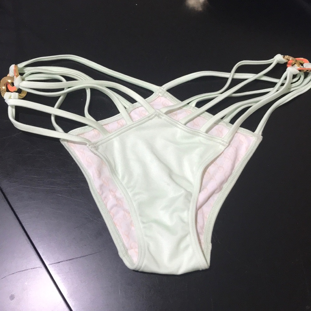 NWOT String VS Bikini bottom
